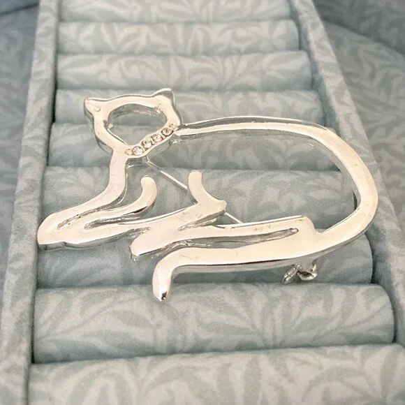 2/$20 Silver Tone Cat Brooch - Picture 6 of 7
